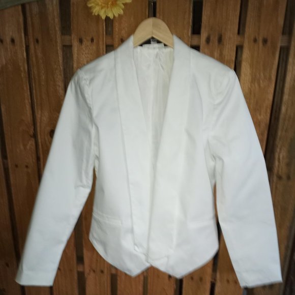 Mossimo Jackets & Blazers - Chic tuxedo-style blazer      EUC